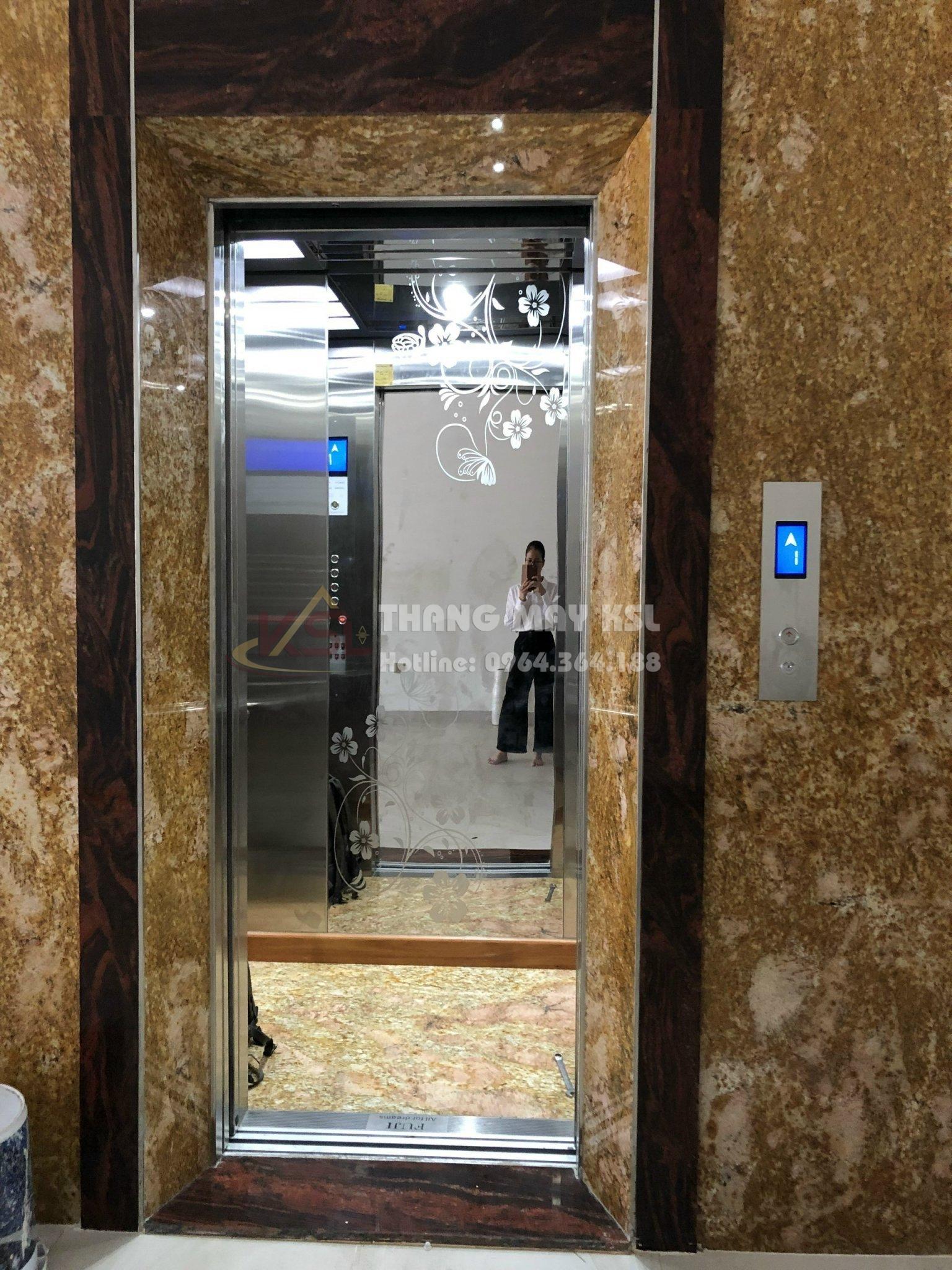 Thang inox hoa văn trắng 21 Thang inox hoa văn trắng 21