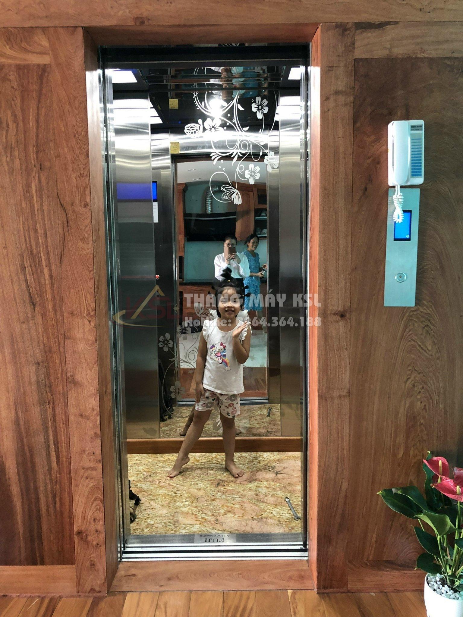 Thang inox hoa văn trắng 02 Thang inox hoa văn trắng 02