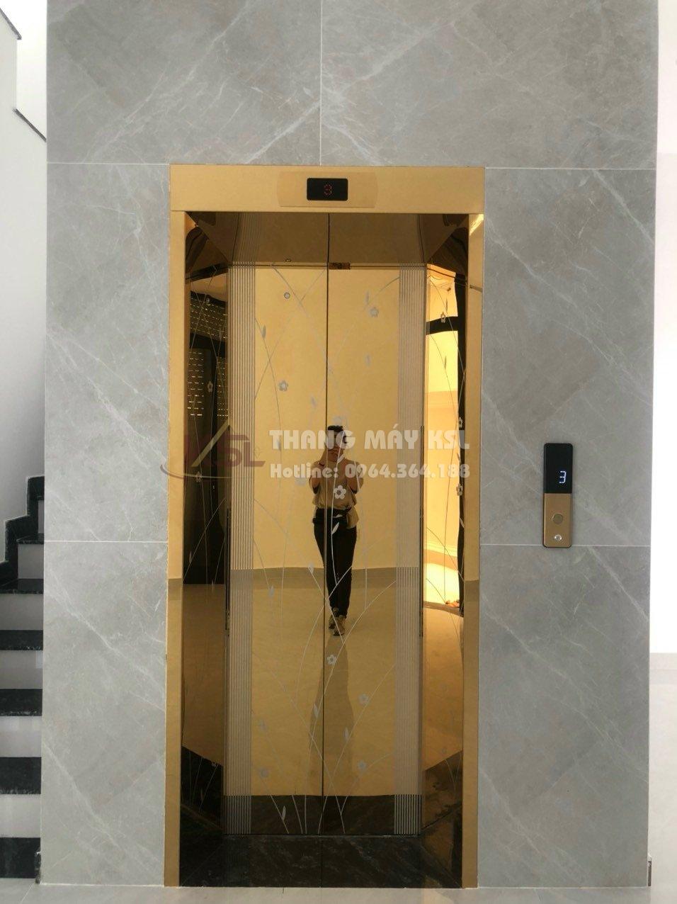 Thang inox hoa văn vàng gold 13 Thang inox hoa văn vàng gold 13