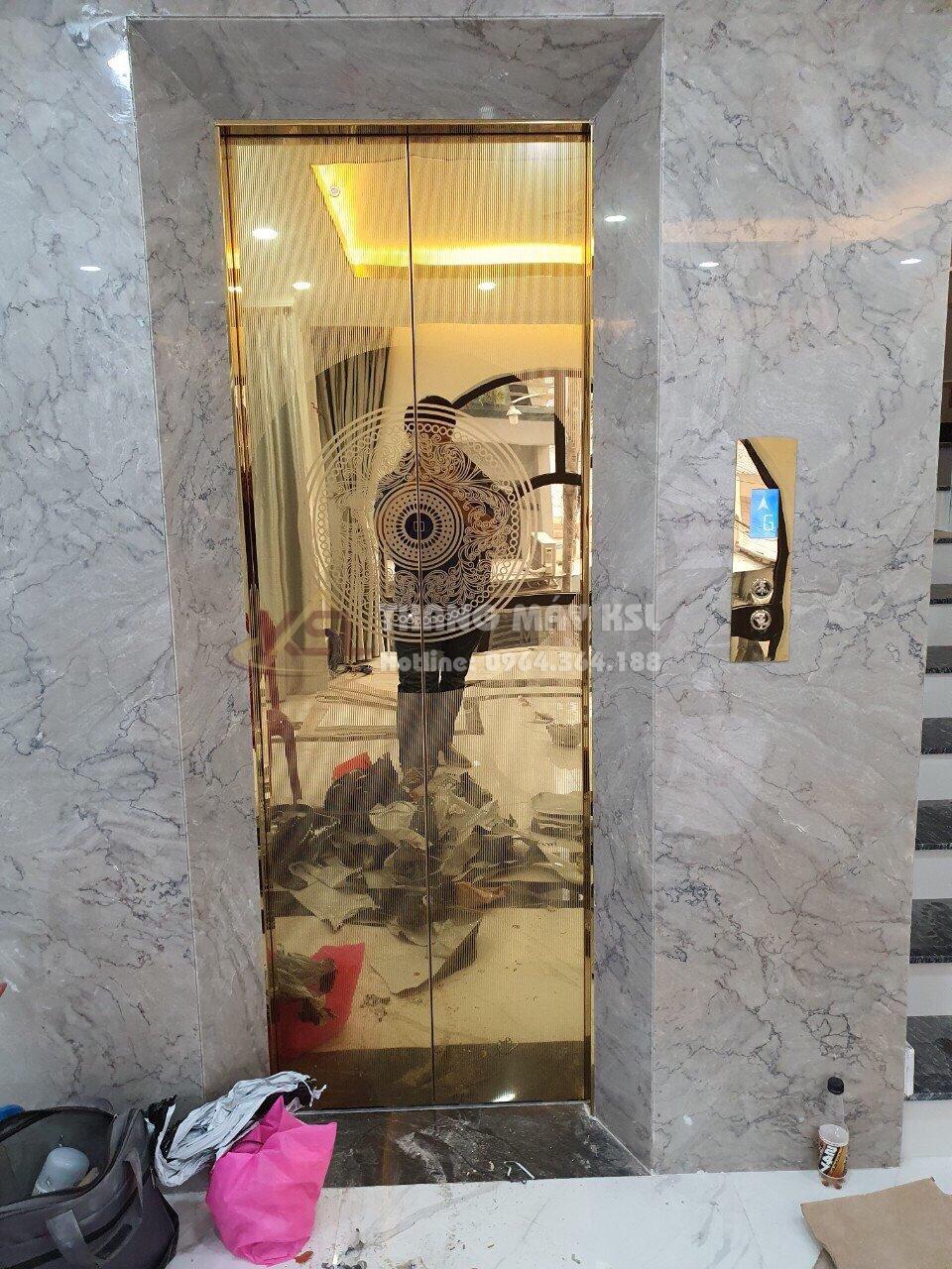 Thang inox hoa văn vàng gold 17 Thang inox hoa văn vàng gold 17