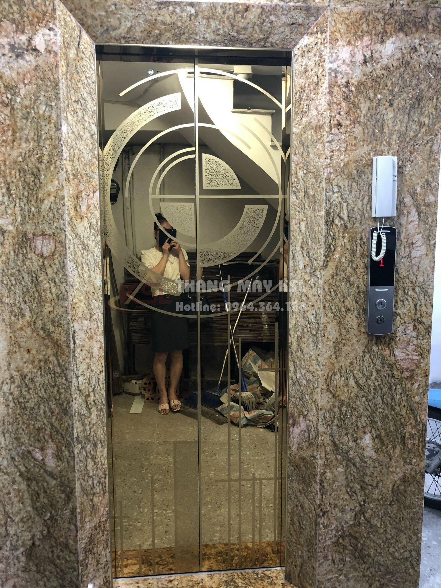 Thang inox hoa văn vàng gold 19 Thang inox hoa văn vàng gold 19