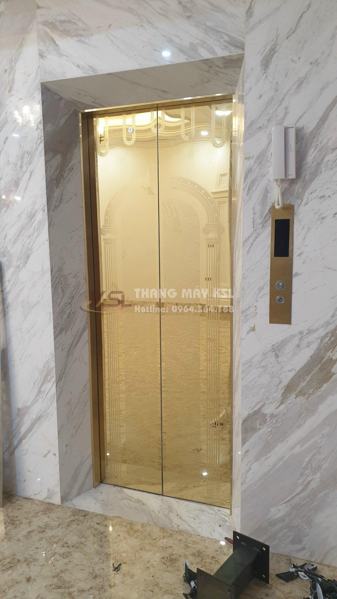 Thang inox hoa văn vàng gold 20 Thang inox hoa văn vàng gold 20