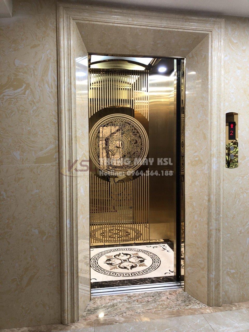 Thang inox hoa văn vàng gold 01 Thang inox hoa văn vàng gold 01