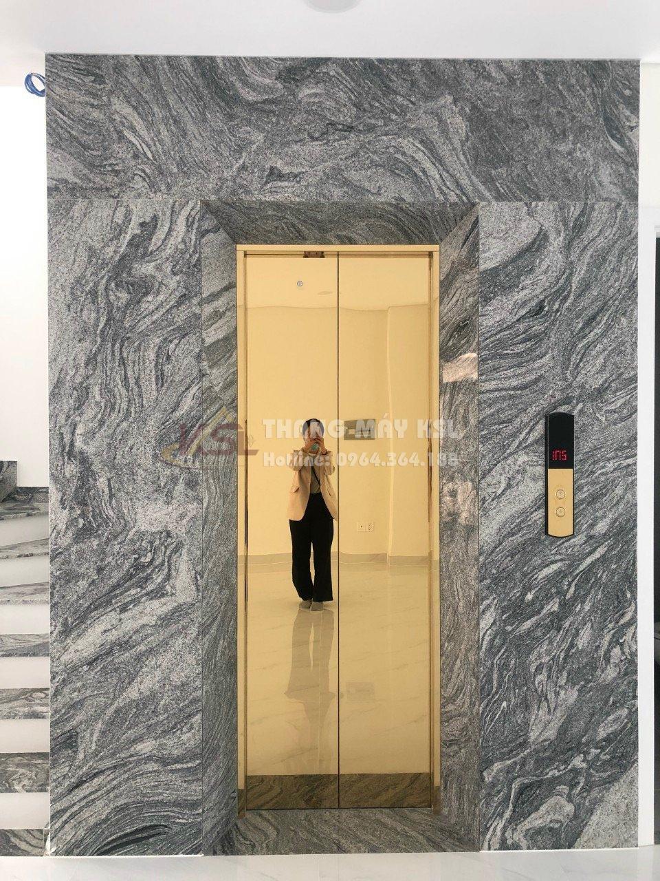 Thang inox hoa văn vàng gold 02 Thang inox hoa văn vàng gold 02