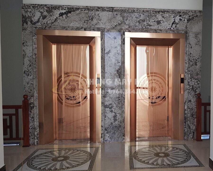 Thang inox hoa văn vàng đồng 01 Thang inox hoa văn vàng đồng 01