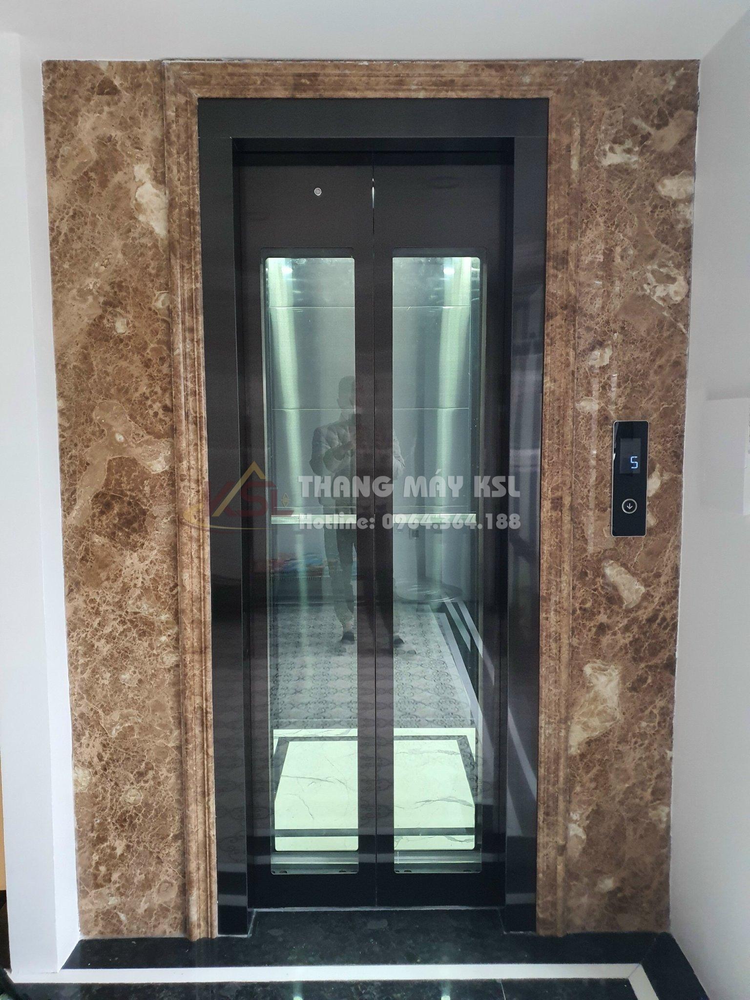 Thang inox gương đen 01 Thang inox gương đen 01